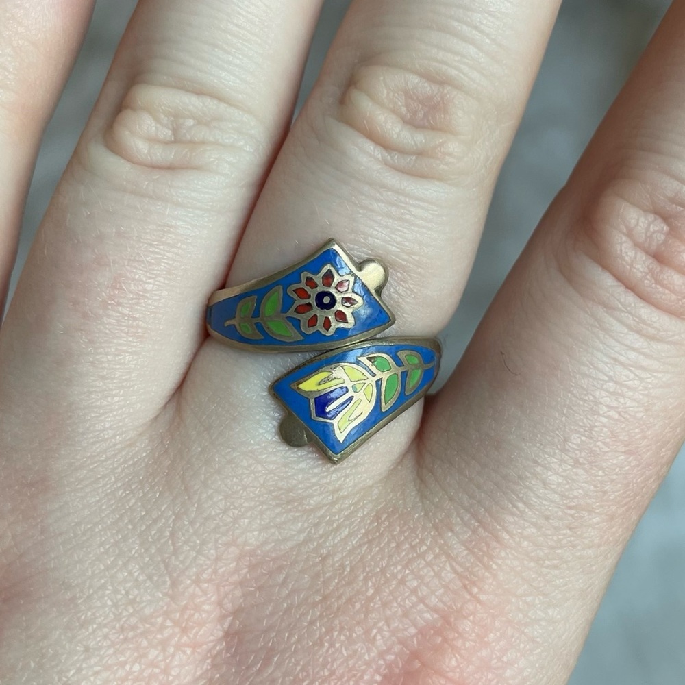 Thailand enamel bypass flower ring
